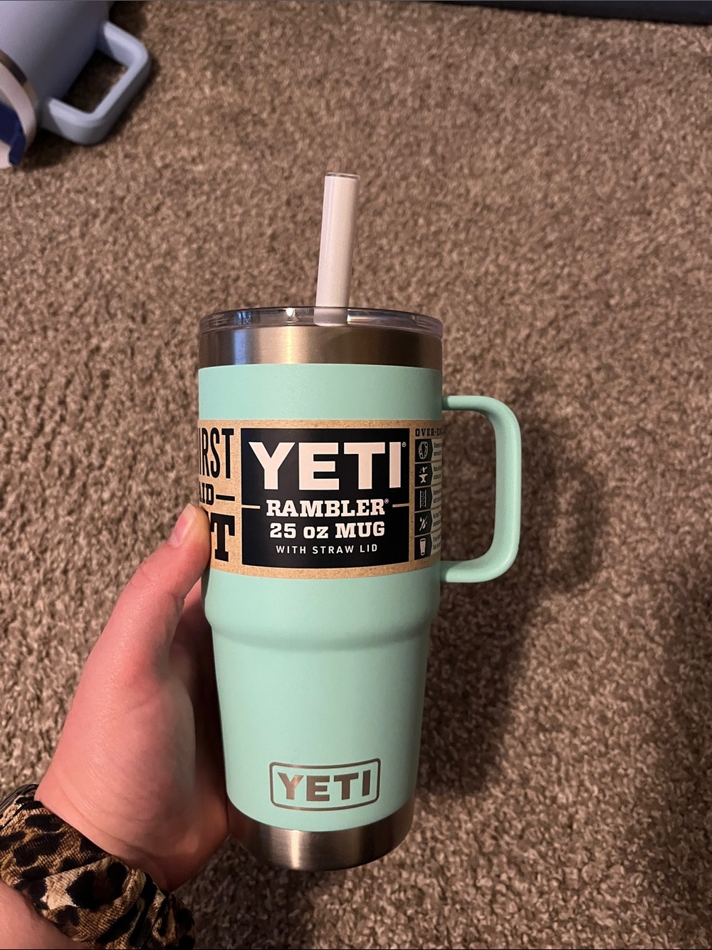 NWT 25 oz. yeti mug